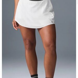 Alo match point tennis skirt in white